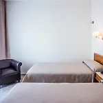 レウカ ホテル 3*