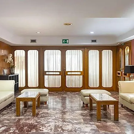 Hotel Leuka 3*